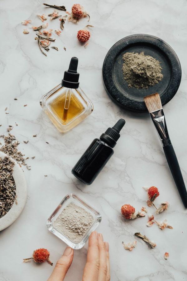 The Ultimate Guide To Oils For Acne (Exposed Picks Work Best)