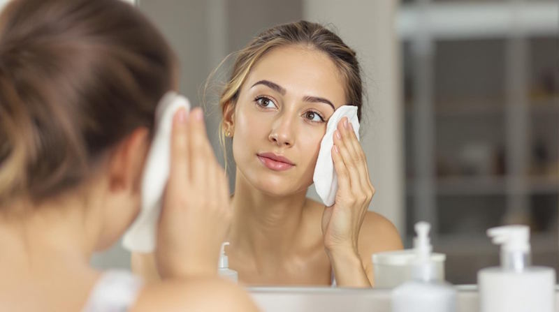Eyebrow Acne Treatment From Home (What You Need To Know)