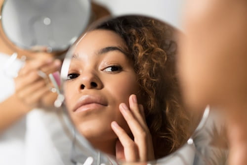 Does Touching Your Face Cause Acne? (Everything You Need to Know)