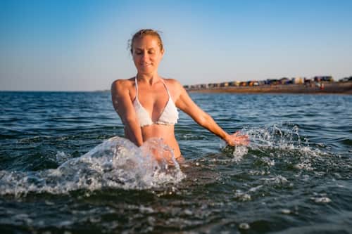 Does Ocean Water Help Acne? (Hint: It Depends)