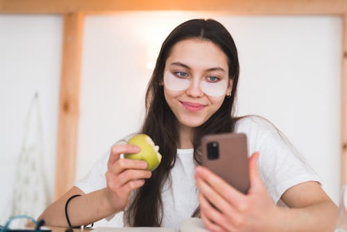 Are Apples Good for Acne? (Everything You Need to Know)