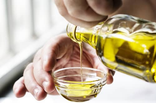 Does Olive Oil Cause Acne? (Everything You Need to Know)