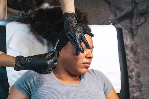 6 Reasons Why Dermaplaning For Acne Is A Bad Idea