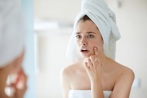 Inflamed vs Non Inflamed Acne (Differences, Cause, Treatments, and More)
