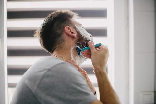 Shaving with Acne (The Ultimate Guide)