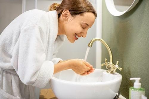 Is Cold Water Good for Acne? (What You Need to Know)