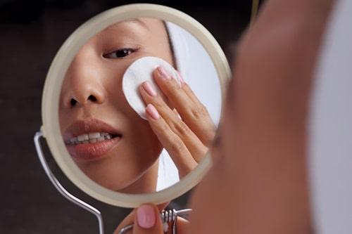 6 Reasons Why Makeup Remover for Acne Prone Skin Is a Bad Idea