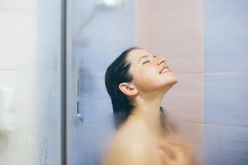 Do Hot Showers Cause Acne? (Hint: It Depends)